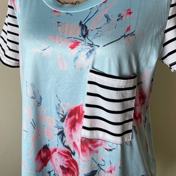 Floral boutique tunic blouse size medium - Picture 7 of 8